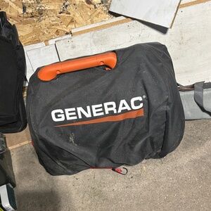 Generac iQ2000 Inverter Generator – Excellent Condition + Dust Cover